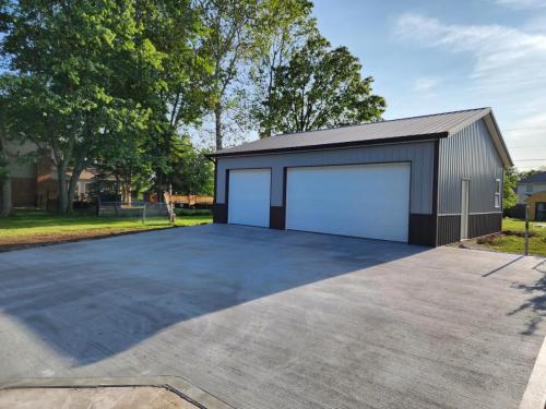 30'x40' garage with drive access in Amelia, Ohio