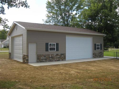 24'x48' with vinyl siding and 3' stone wainscotting in Lake Lorelei, Ohio