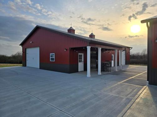 Oxford, Ohio 40'x60' with an 8'x24' porch!